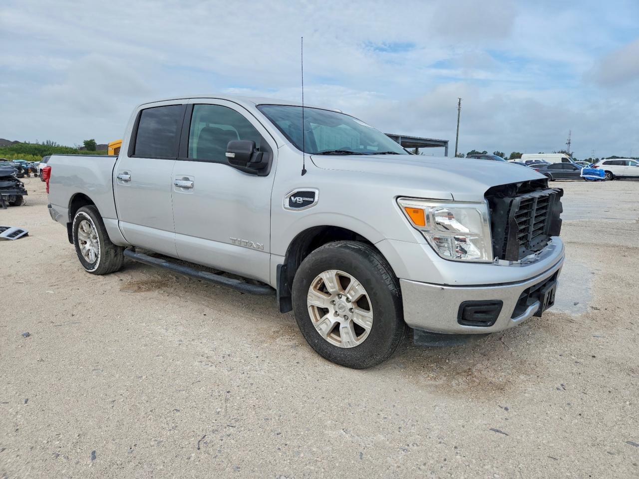 2017 NISSAN TITAN — фото 4