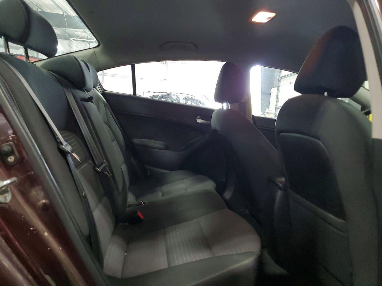 2017 KIA FORTE — фото 10