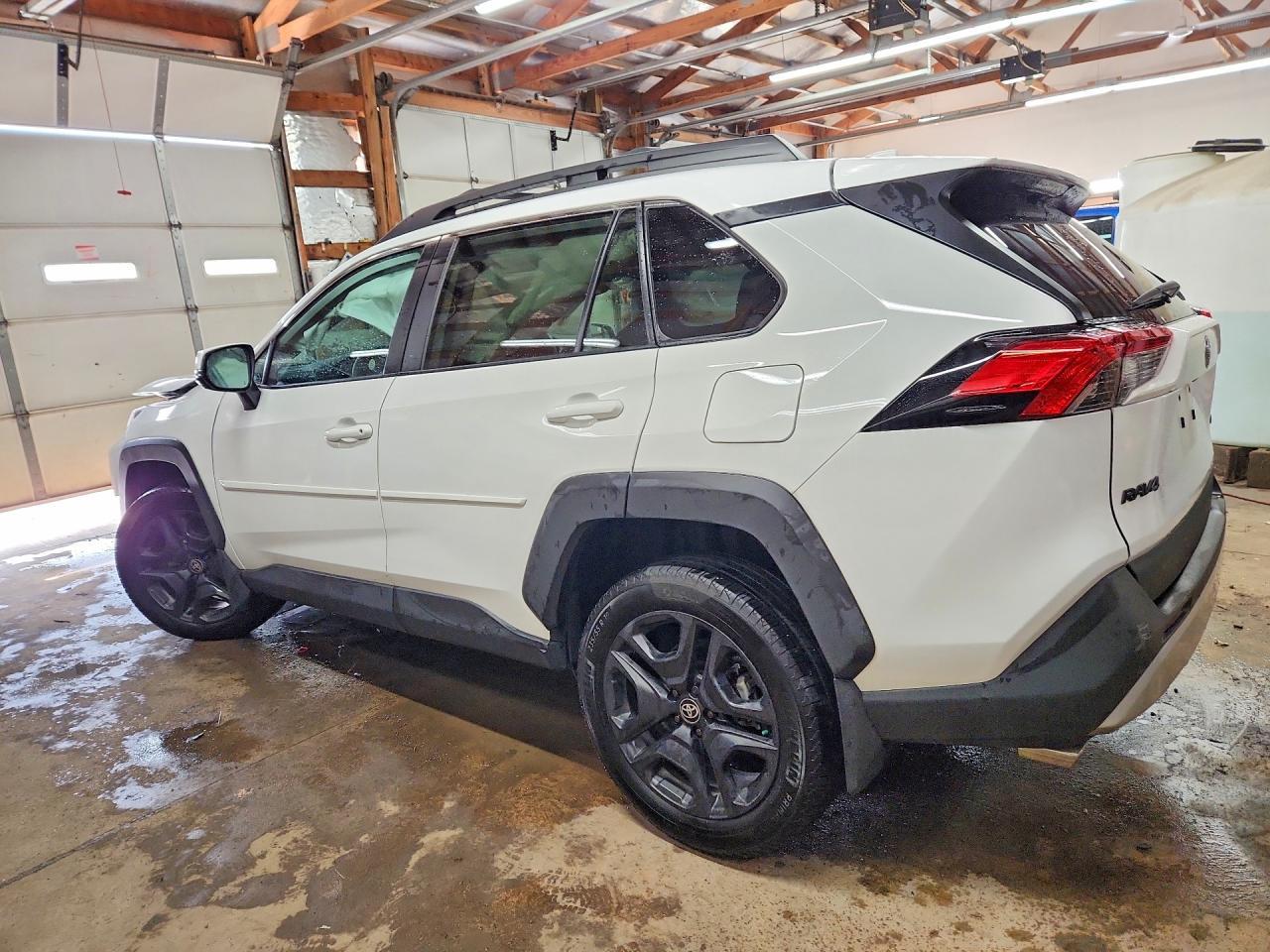 2024 TOYOTA RAV4 — фото 2