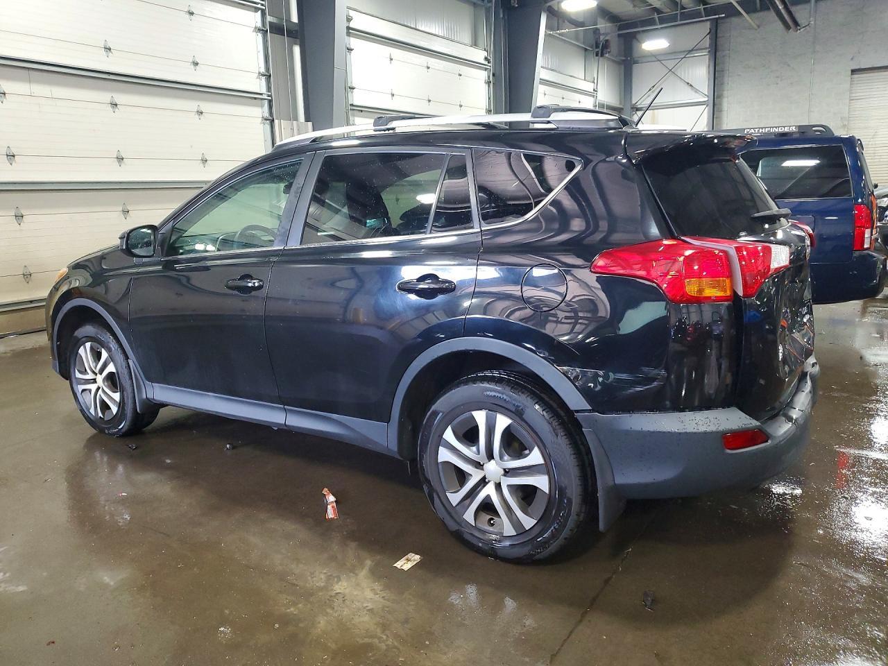 2015 TOYOTA RAV4 — фото 2