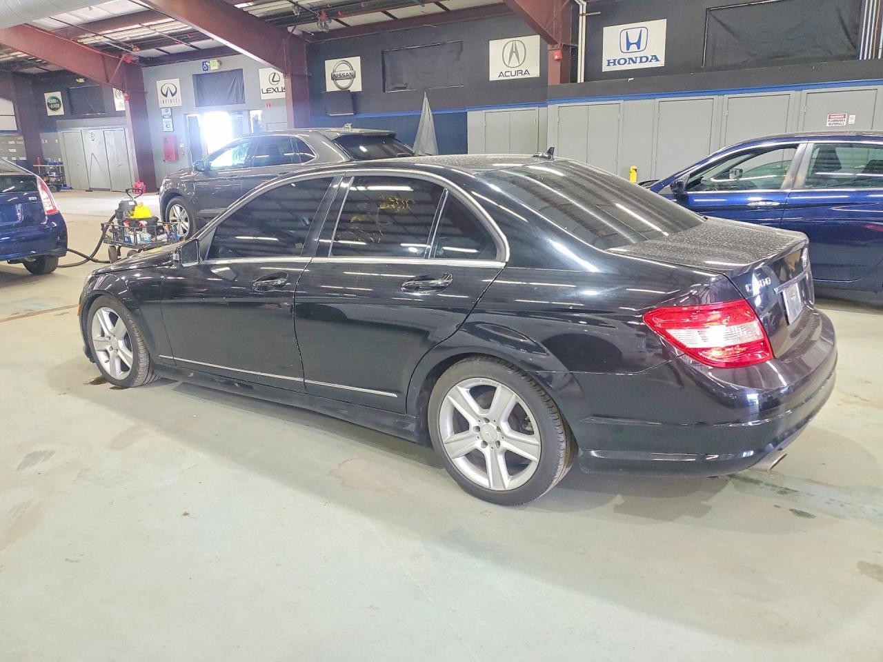 2011 MERCEDES-BENZ C-CLASS — фото 2