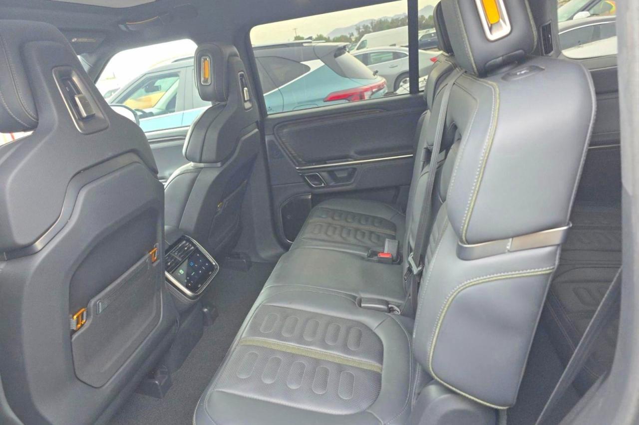 RIVIAN R1S