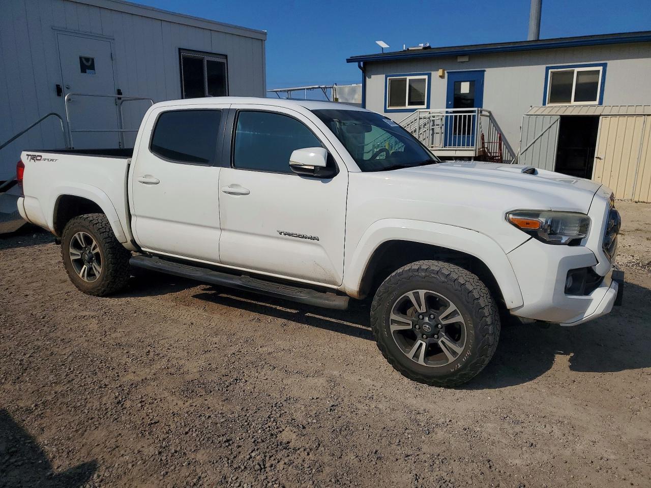 2016 TOYOTA TACOMA — фото 4