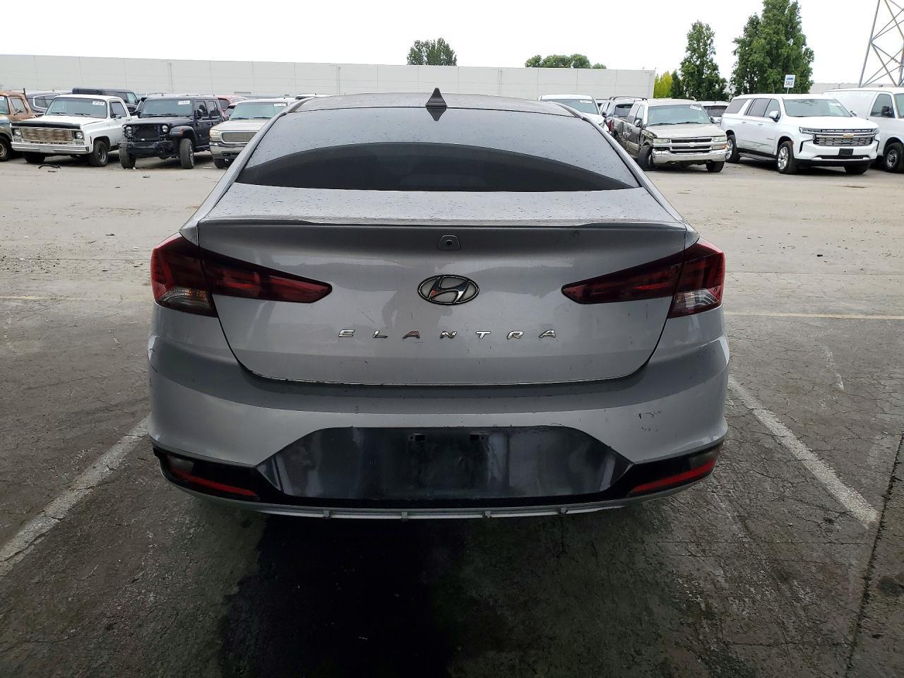 2019 HYUNDAI ELANTRA — фото 6