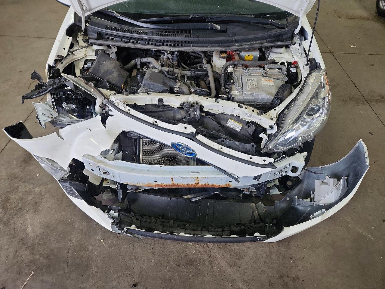 2016 TOYOTA PRIUS C — фото 11