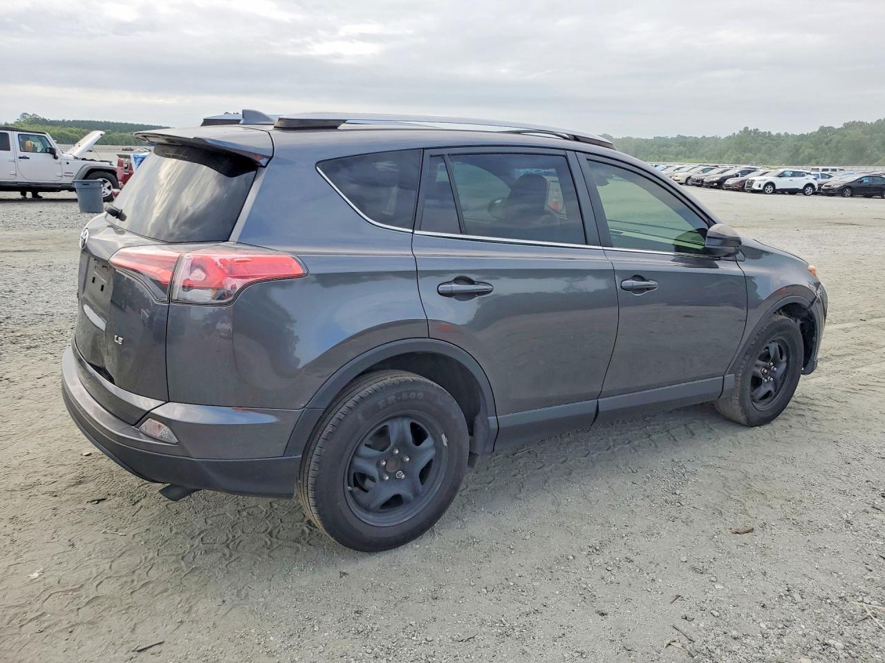 2018 TOYOTA RAV4 — фото 3