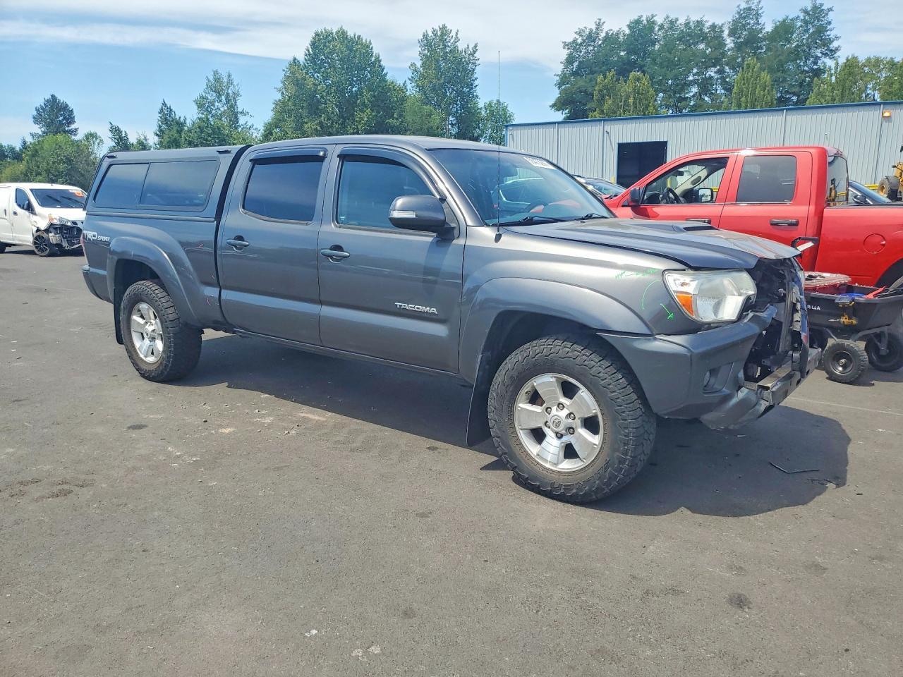 2015 TOYOTA TACOMA — фото 4