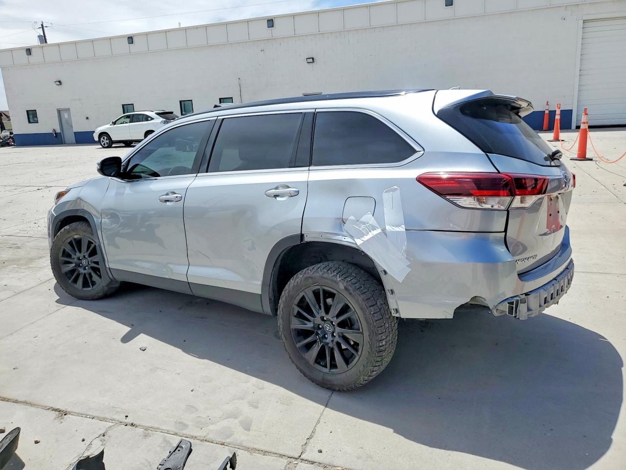 2019 TOYOTA HIGHLANDER — фото 2