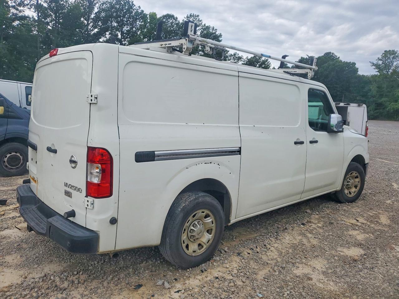 2015 NISSAN NV2500 — фото 3