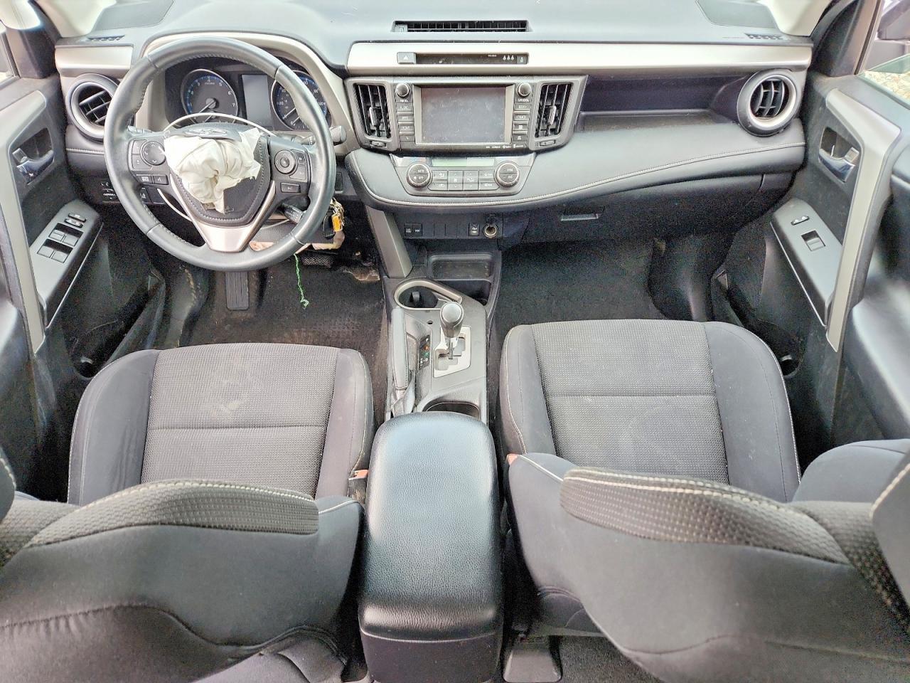 2017 TOYOTA RAV4 — фото 8