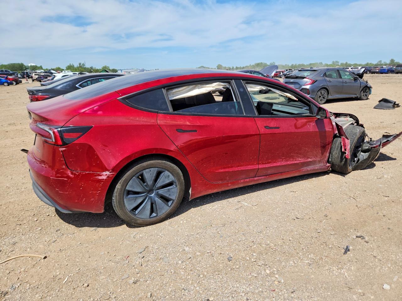 2025 TESLA MODEL 3 — фото 3