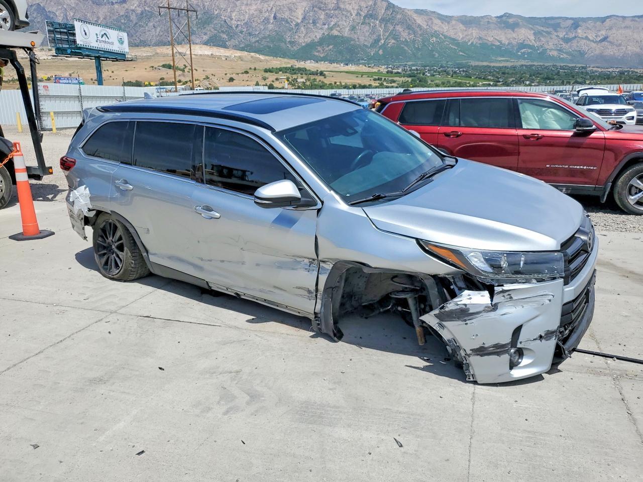 2019 TOYOTA HIGHLANDER — фото 4