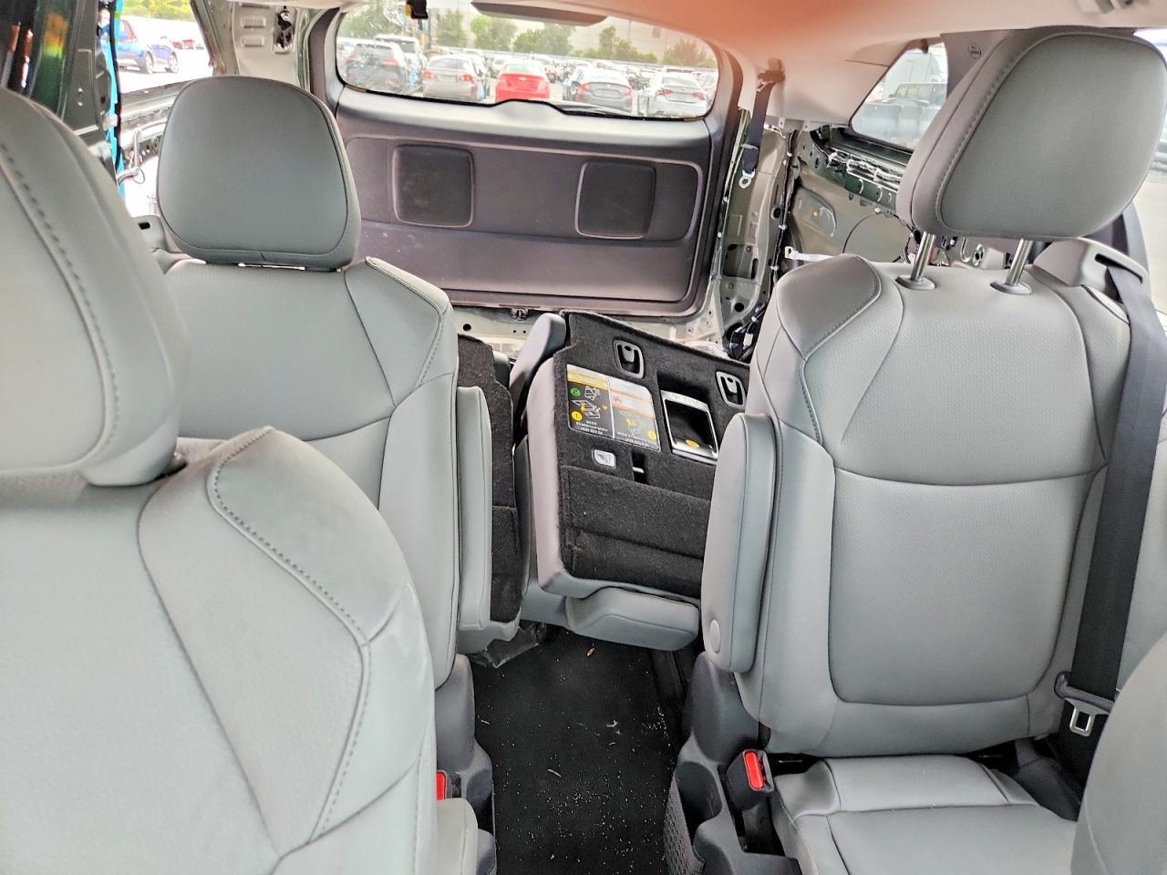 2026 TOYOTA SIENNA — фото 10