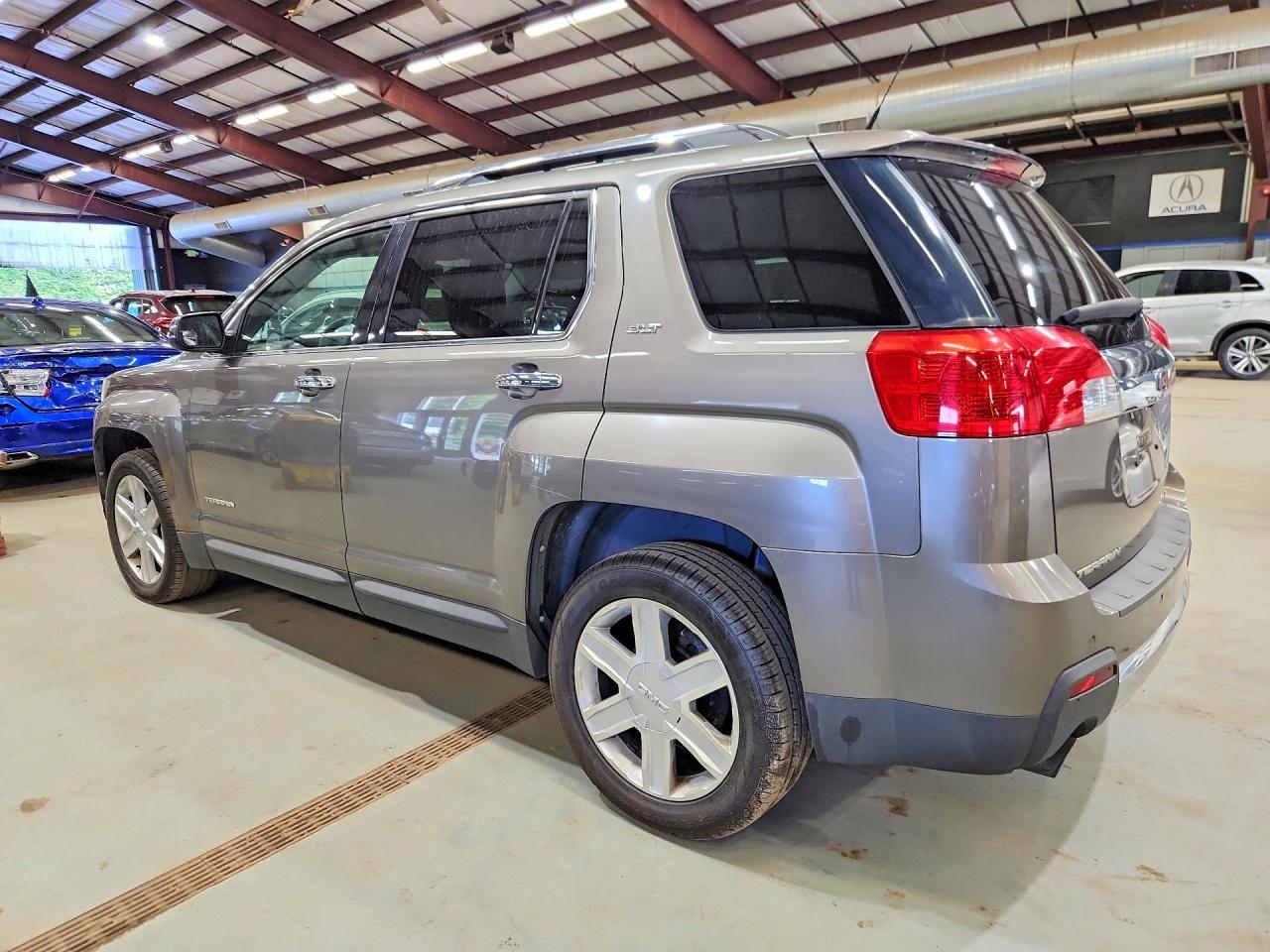 2010 GMC TERRAIN — фото 2