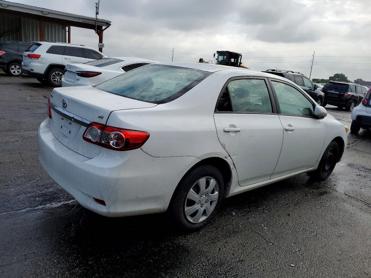2011 TOYOTA COROLLA — фото 3