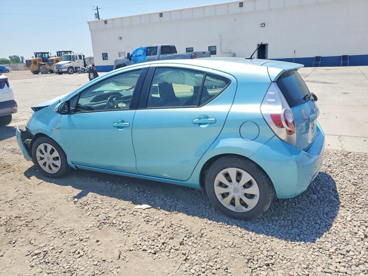 2013 TOYOTA PRIUS C — фото 2