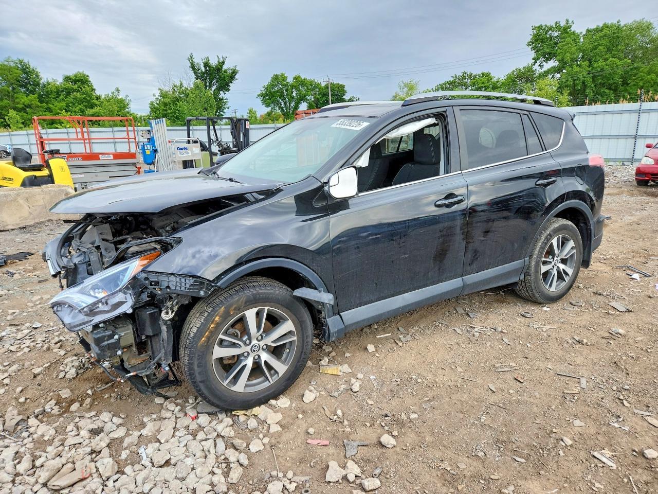 2017 TOYOTA RAV4 — фото 1