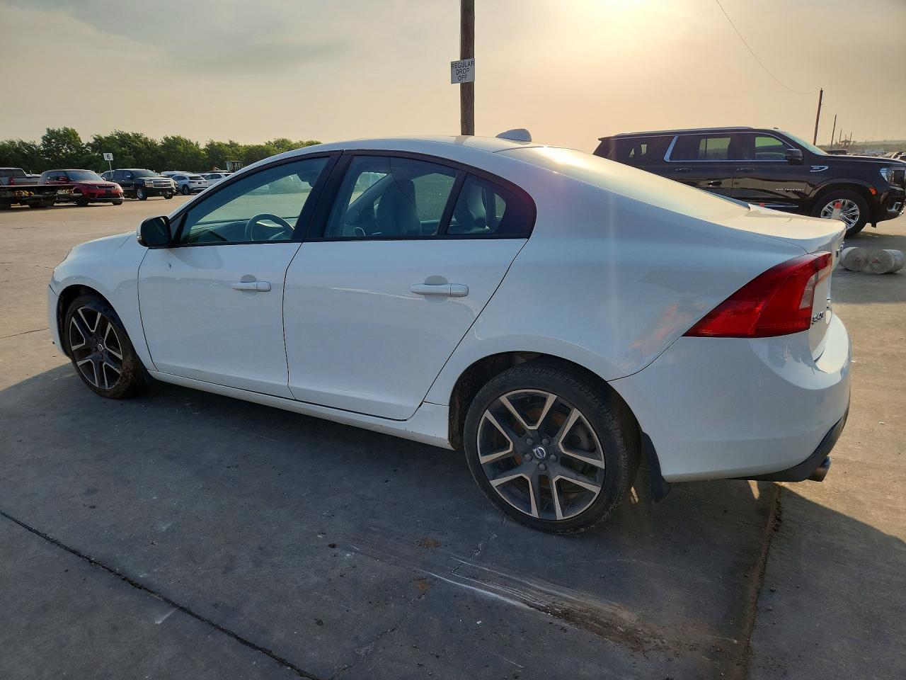 2018 VOLVO S60 — фото 2