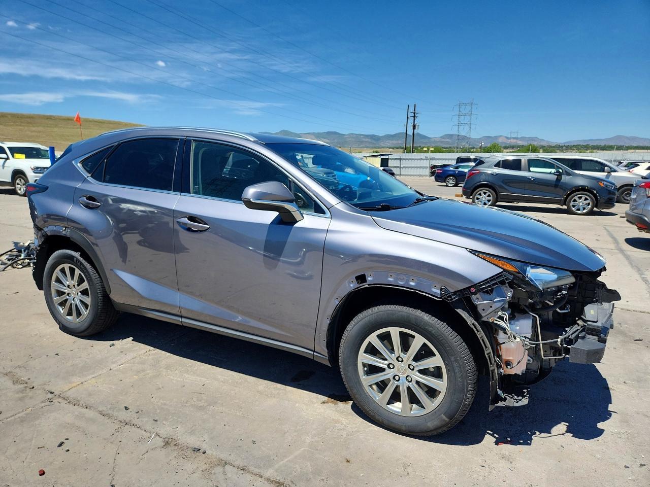 2017 LEXUS NX 200T — фото 4