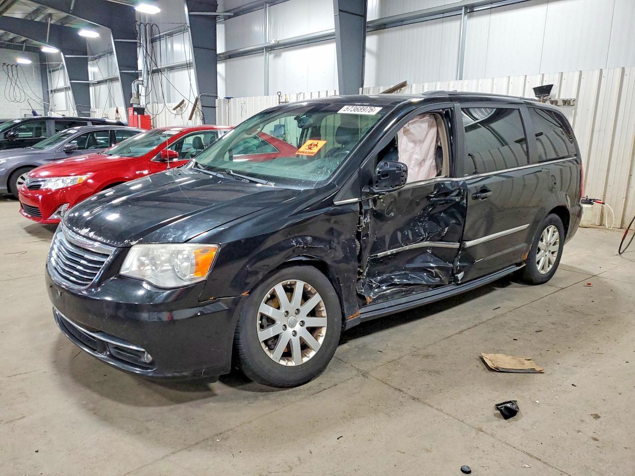 2013 CHRYSLER TOWN & COUNTRY — фото 1