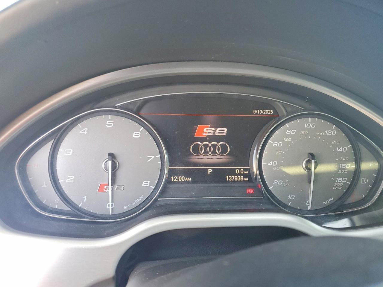 2014 AUDI S8 — фото 9