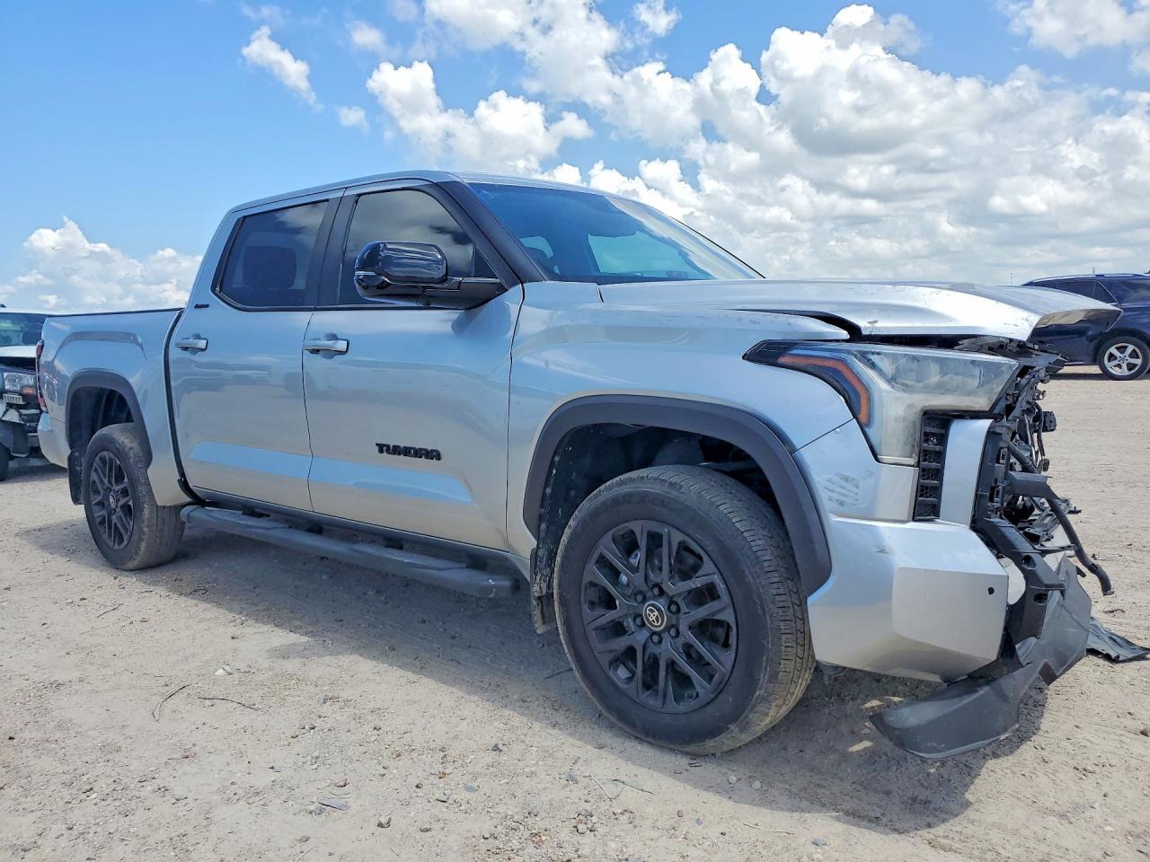 TOYOTA TUNDRA