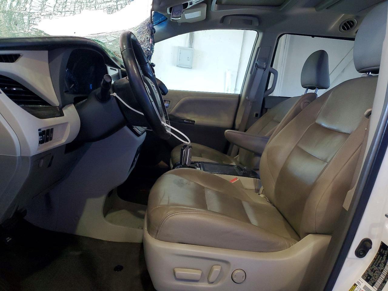 2015 TOYOTA SIENNA — фото 7