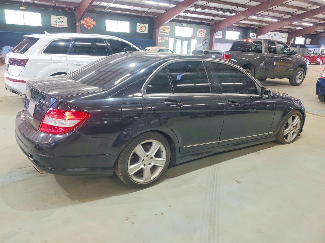2011 MERCEDES-BENZ C-CLASS — фото 3