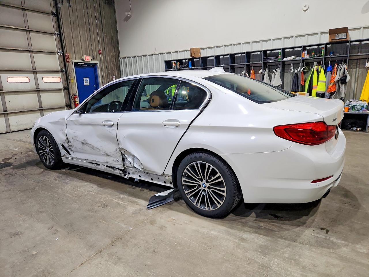 2020 BMW 5 SERIES — фото 2