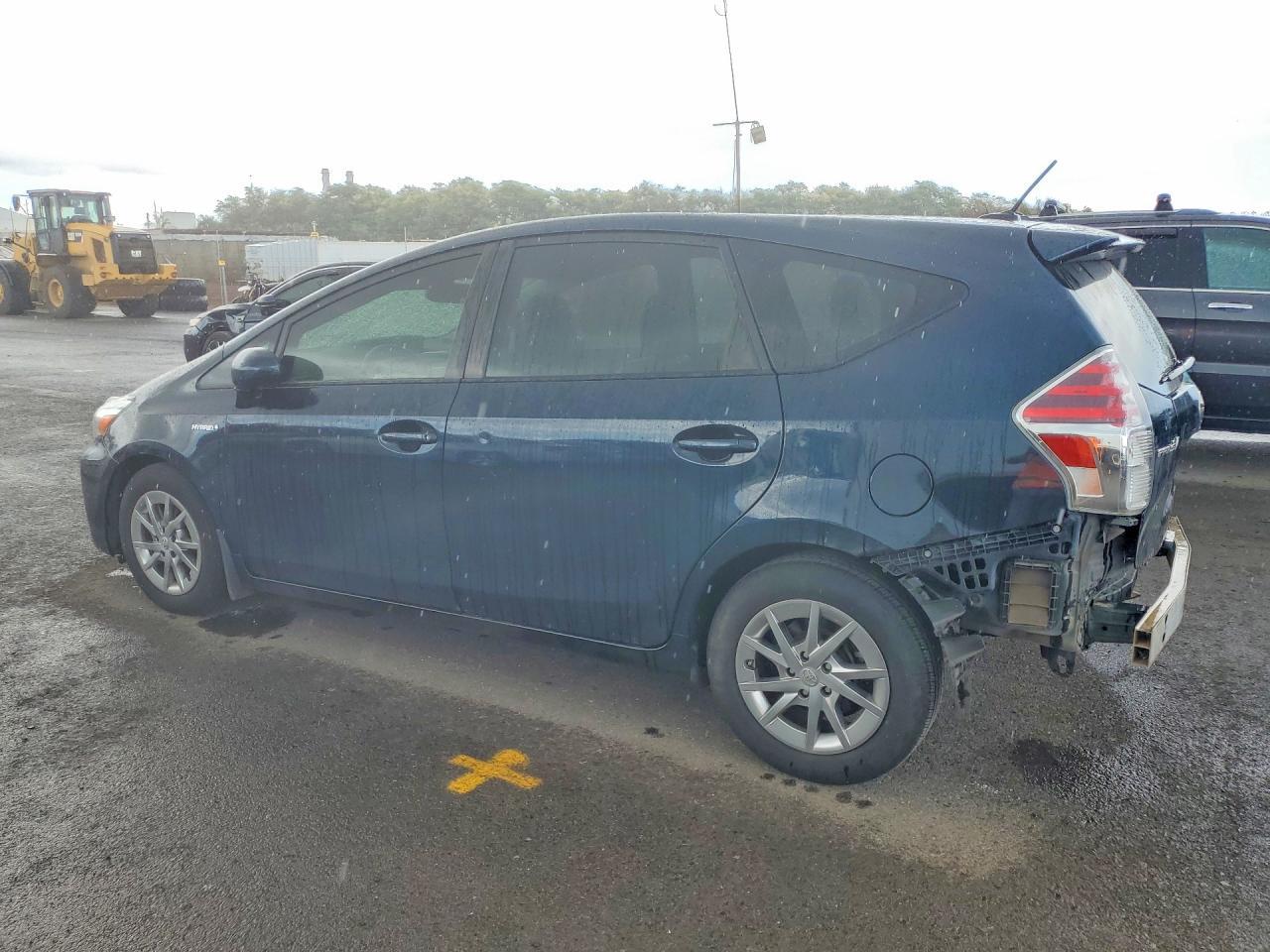2017 TOYOTA PRIUS V — фото 2