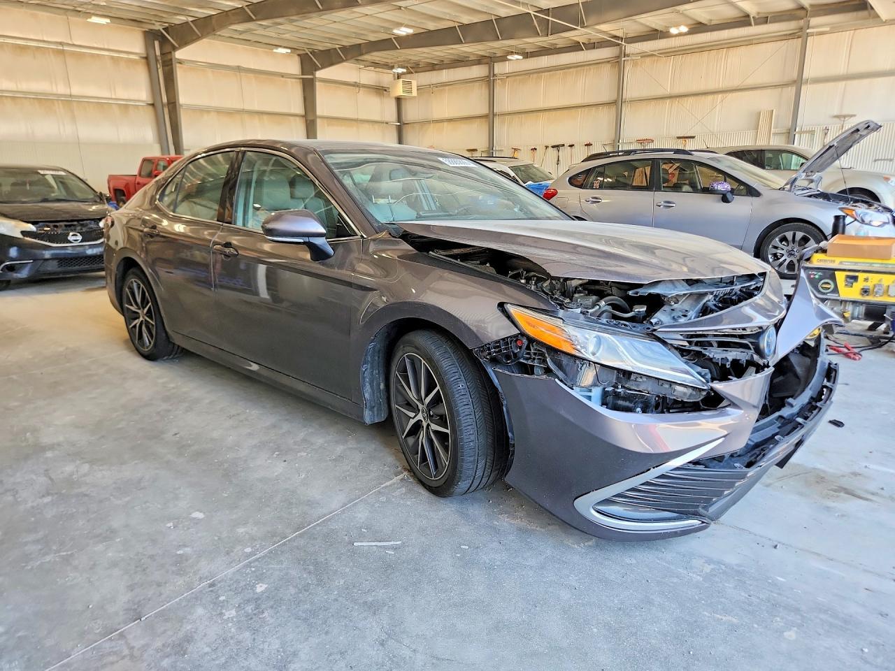 2022 TOYOTA CAMRY HYBRID — фото 4