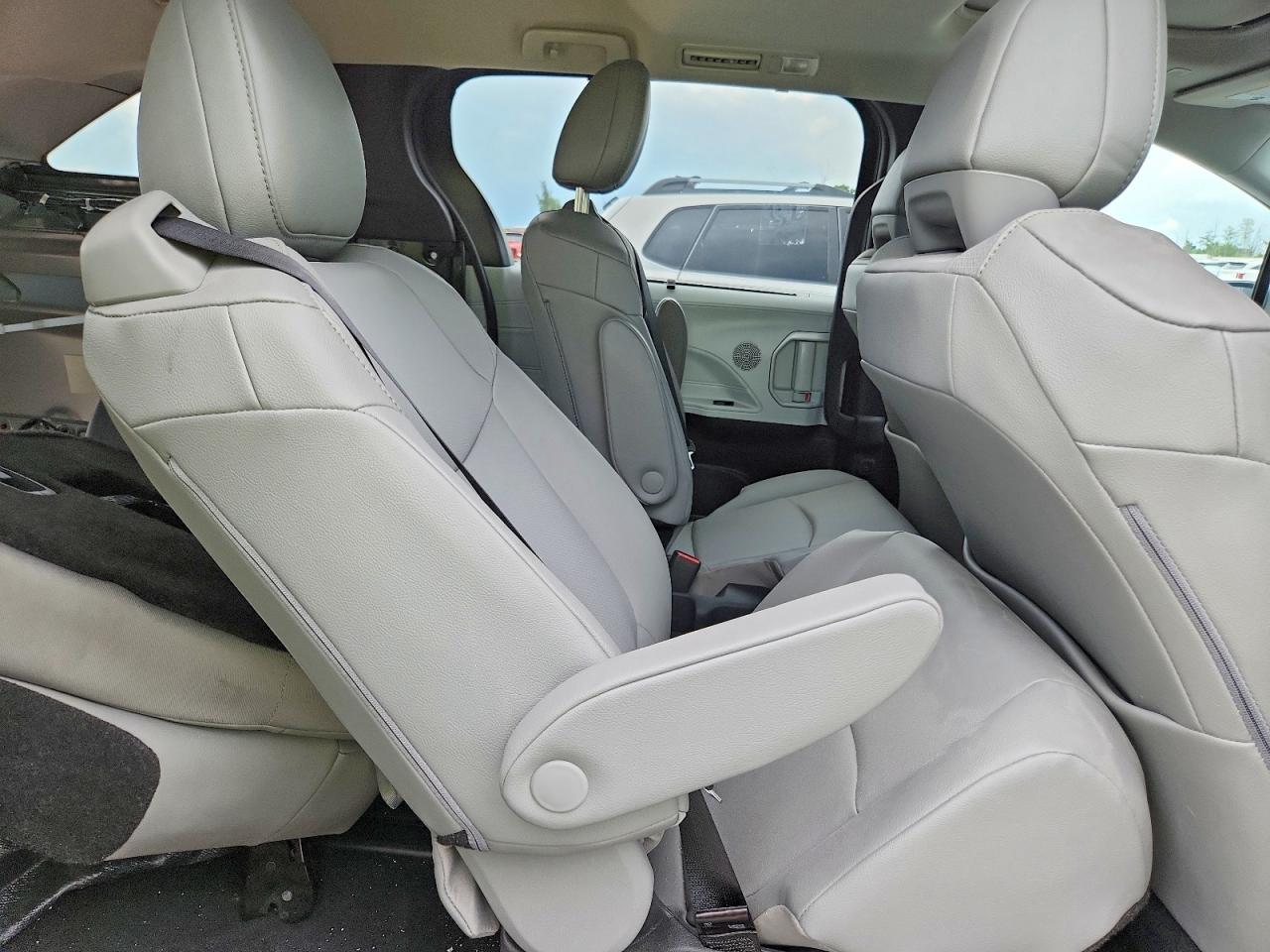 2026 TOYOTA SIENNA — фото 11