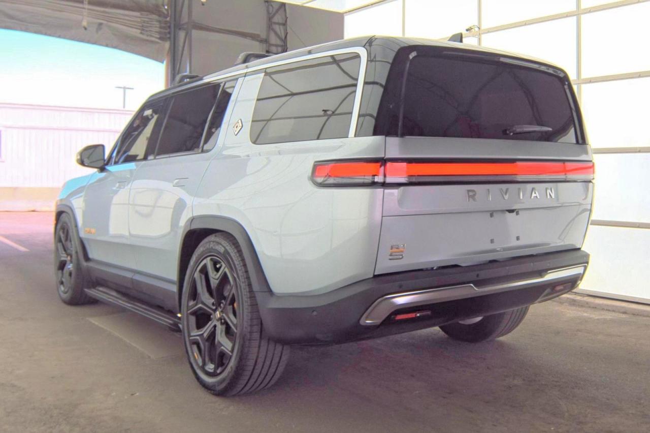 RIVIAN R1S