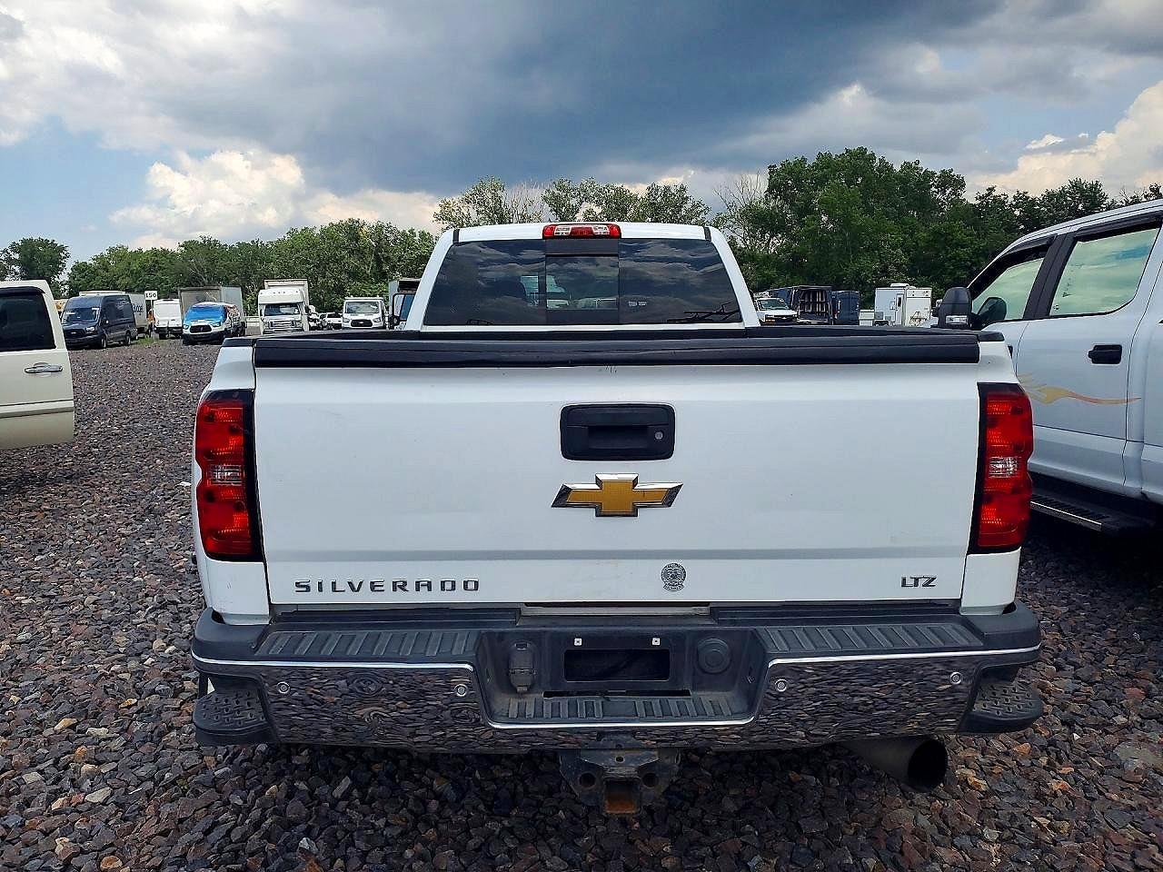 2015 CHEVROLET SILVERADO 3500 — фото 6