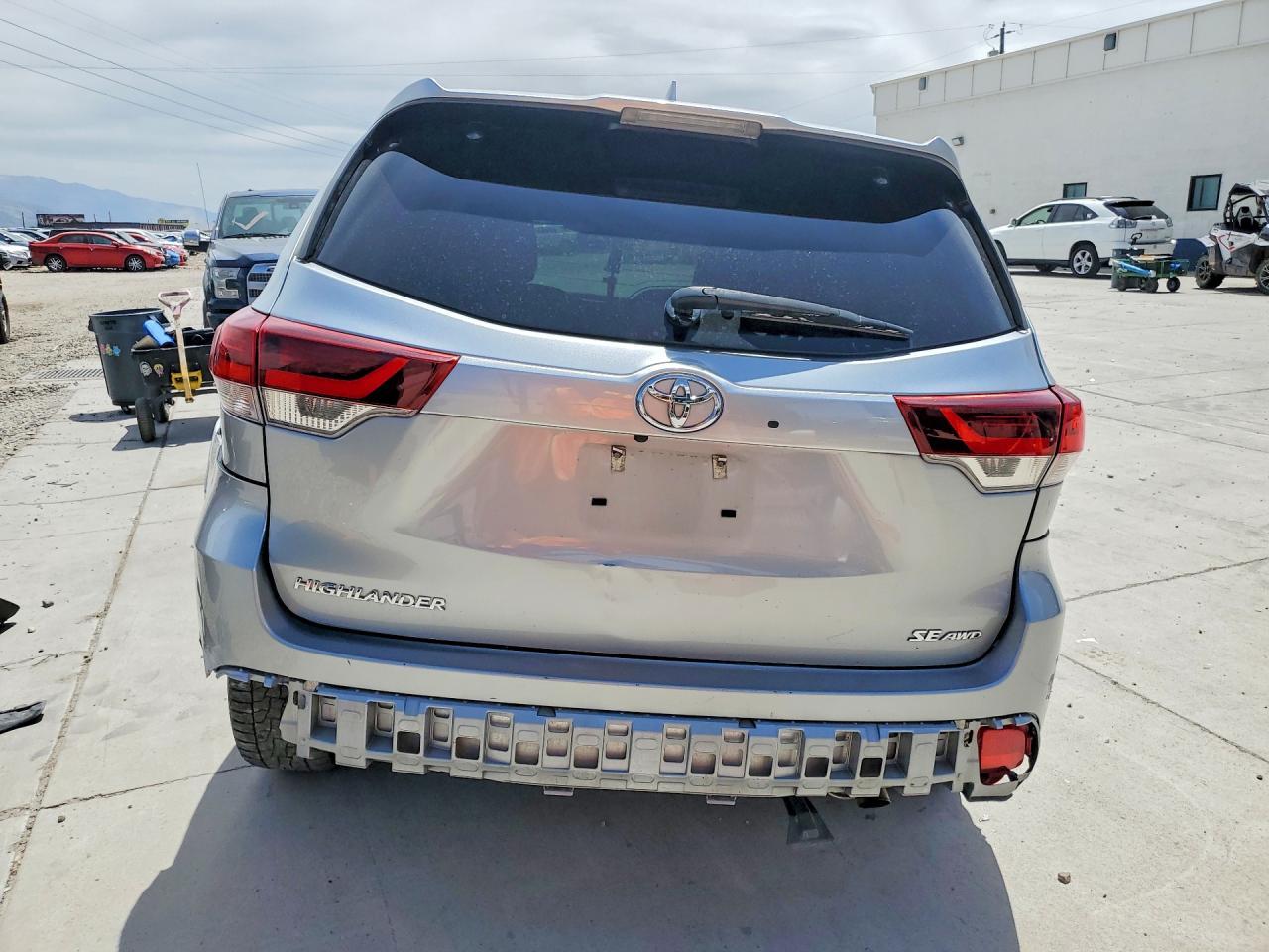 2019 TOYOTA HIGHLANDER — фото 6