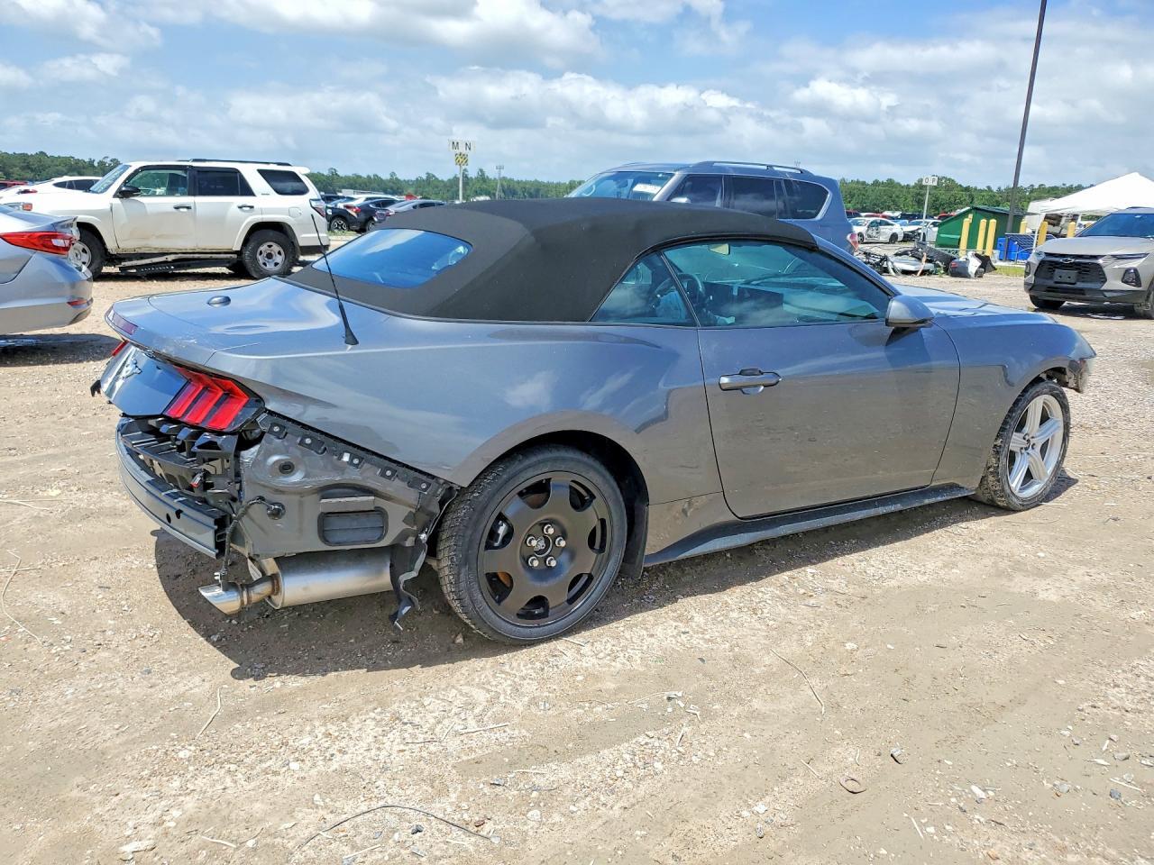 FORD MUSTANG