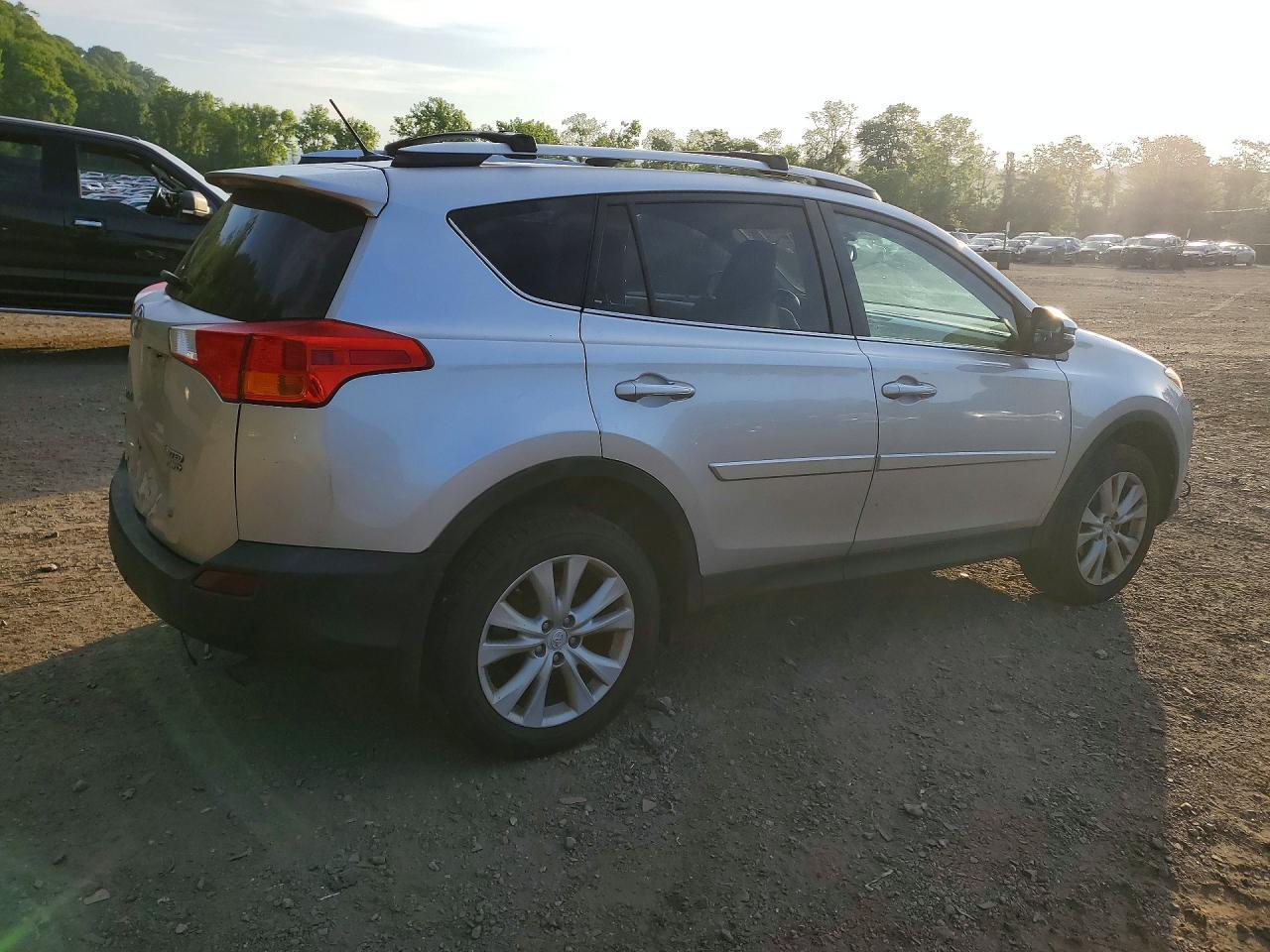2013 TOYOTA RAV4 — фото 3