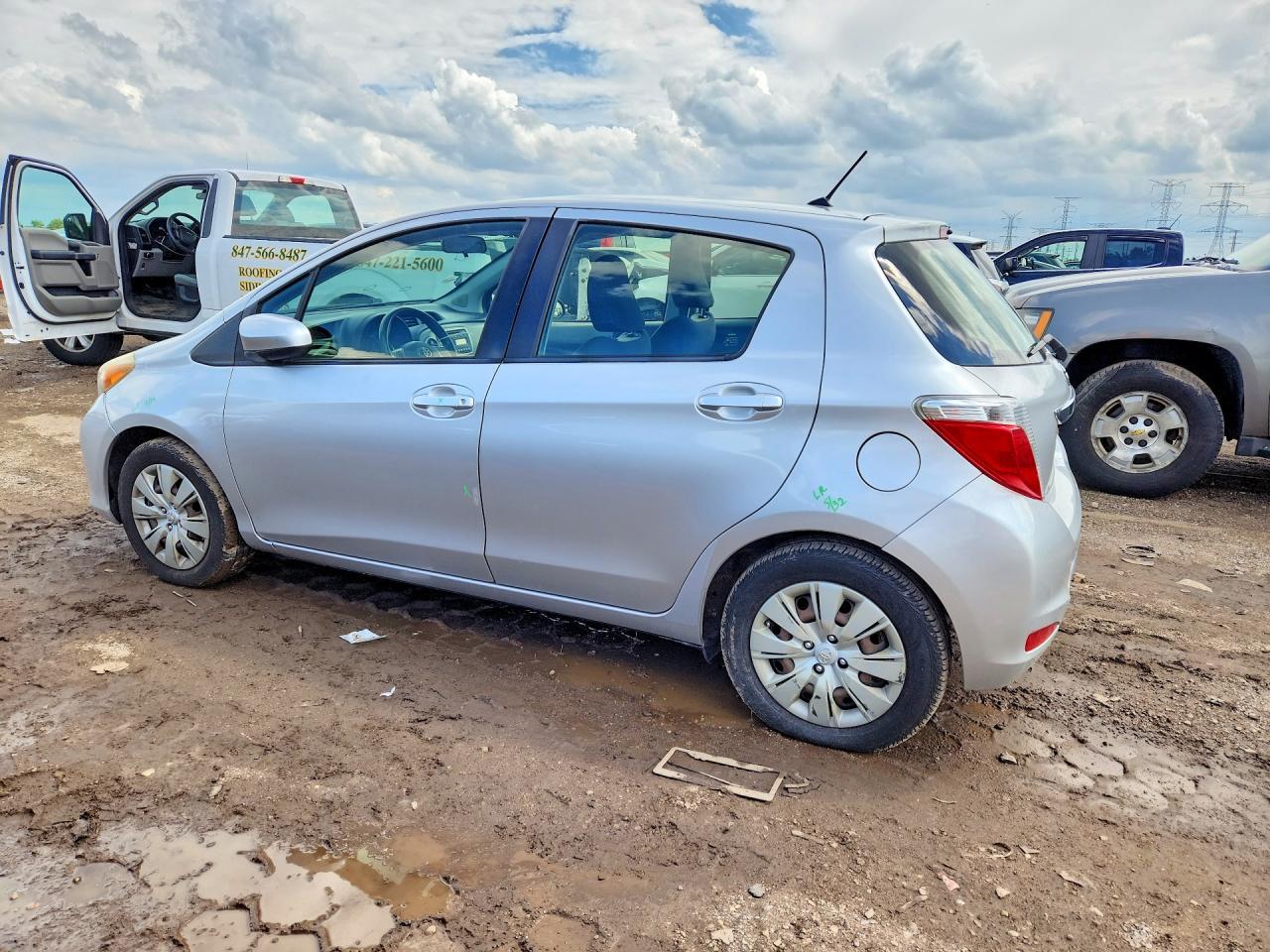 2012 TOYOTA YARIS — фото 2