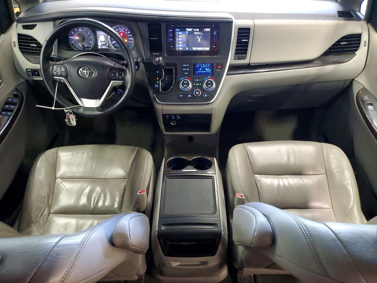 2017 TOYOTA SIENNA — фото 8