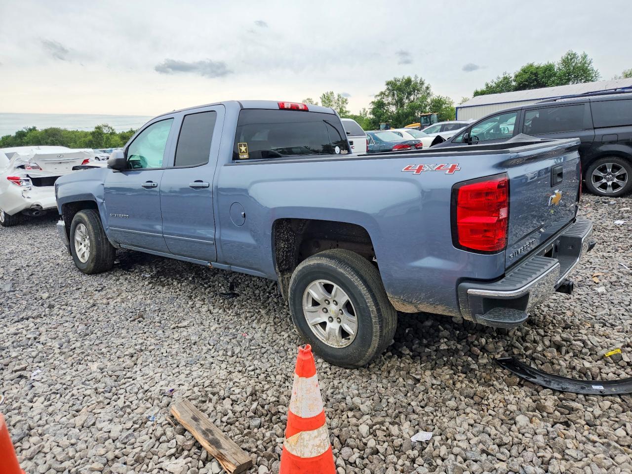 2015 CHEVROLET SILVERADO 1500 — фото 2