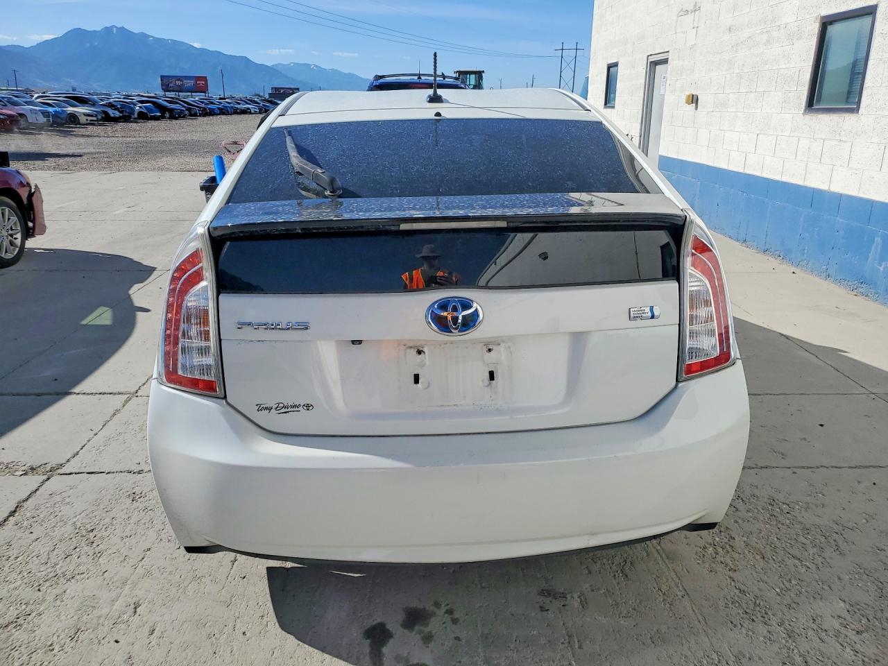 2015 TOYOTA PRIUS — фото 6
