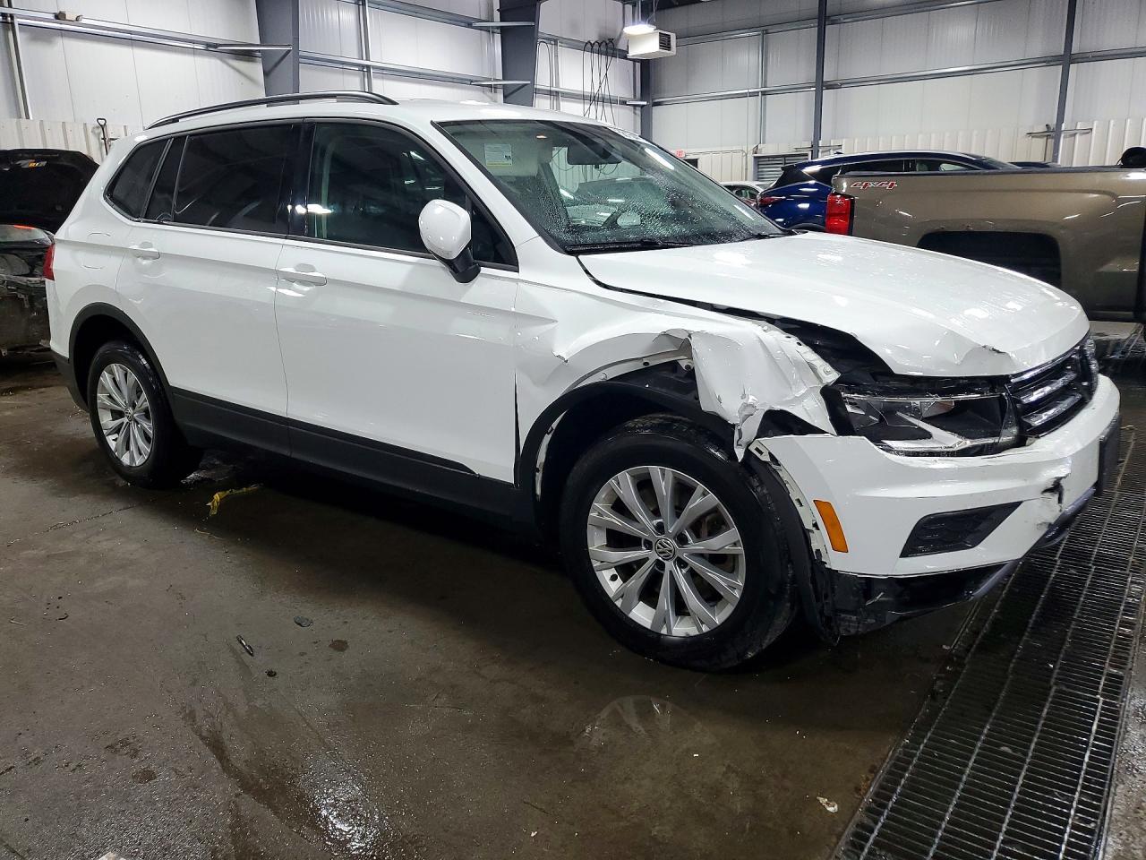 2018 VOLKSWAGEN TIGUAN — фото 4