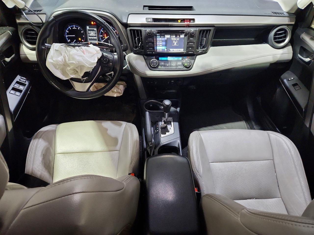 2017 TOYOTA RAV4 — фото 8