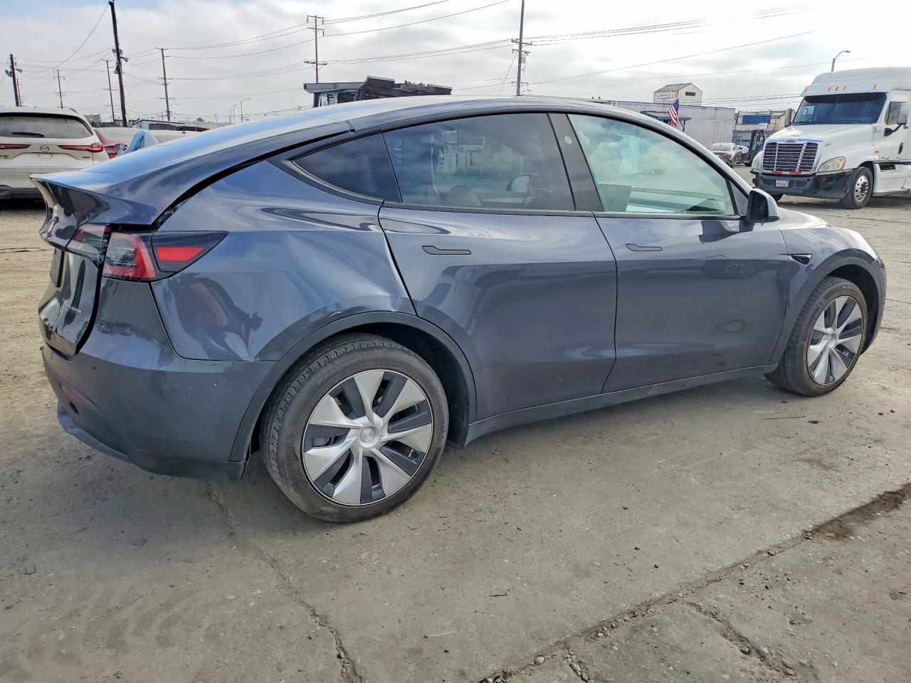 2023 TESLA MODEL Y — фото 3