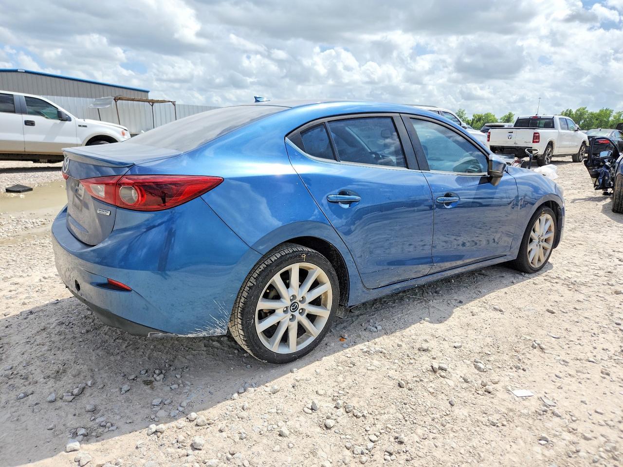 2017 MAZDA 3 — фото 3