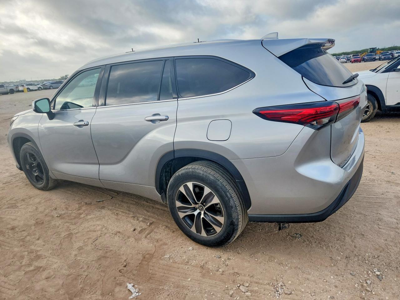 2021 TOYOTA HIGHLANDER — фото 2