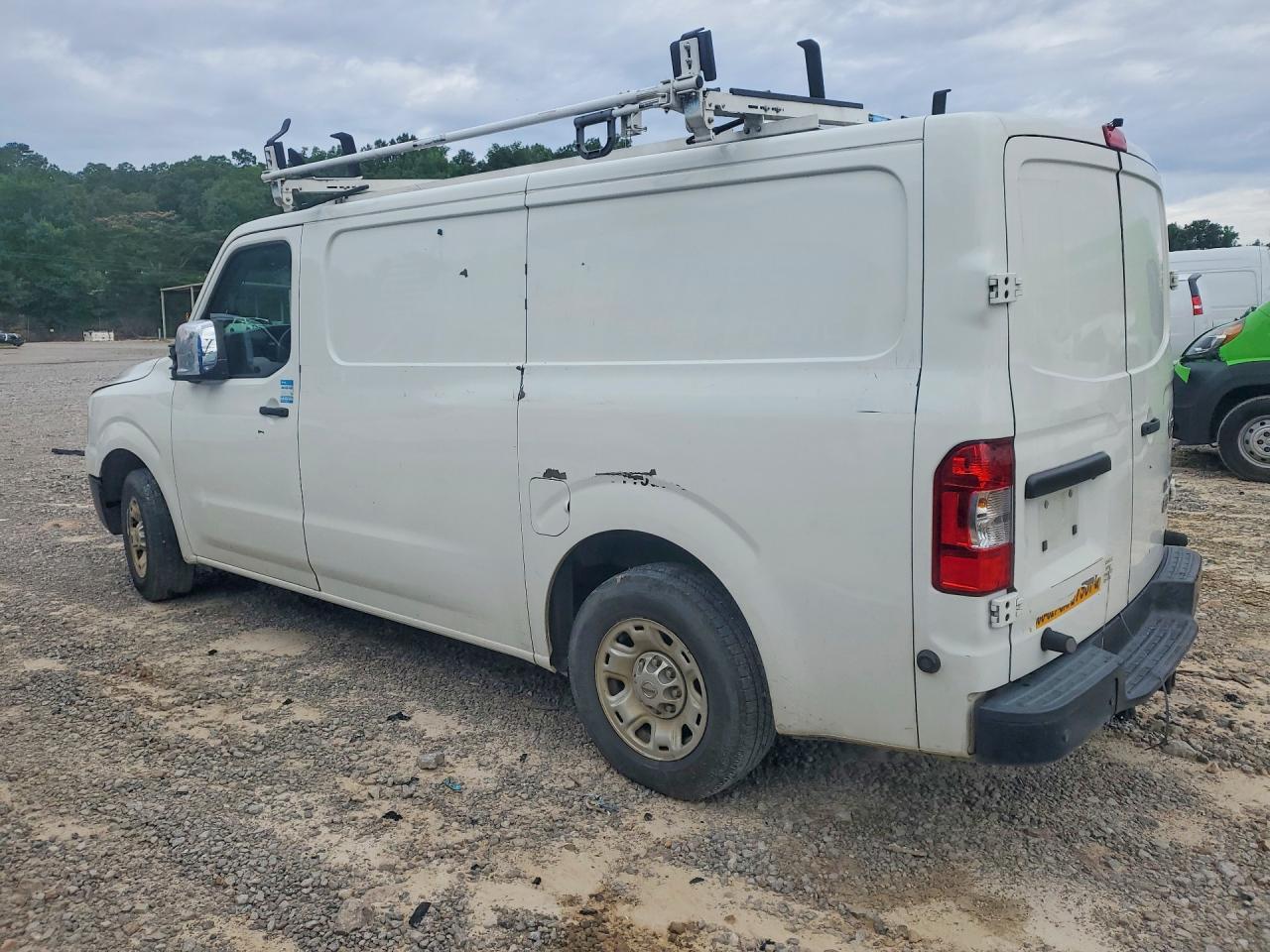 2015 NISSAN NV2500 — фото 2