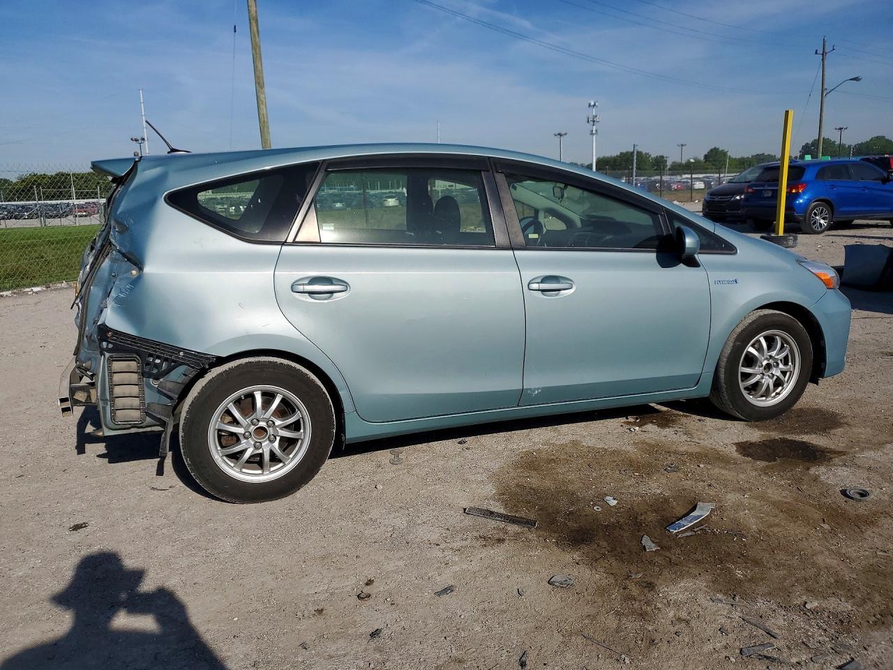 2016 TOYOTA PRIUS V — фото 3