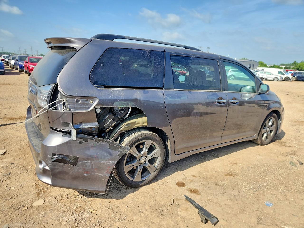 2017 TOYOTA SIENNA — фото 3