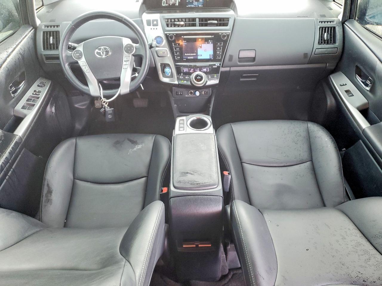 2017 TOYOTA PRIUS V — фото 8